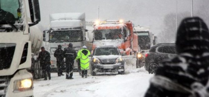 BOLU DAĞI TIR GEÇİŞLERİNE KAPATILDI