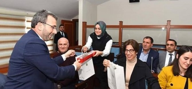 BAŞKAN AHMET CİN 8 MART DÜNYA KADINLAR GÜNÜ'NÜ MECLİSTE KUTLADI