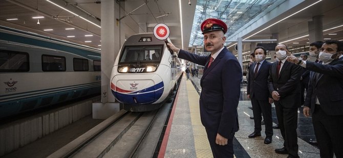 YHT İLK SEFERİNE ÇIKTI;MASKE TAKMAK ZORUNLU YER DEĞİŞTİRMEK YASAK