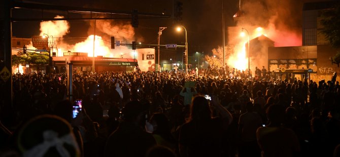 ABD'DE PROTESTOLAR DURULMUYOR:16 EYALETTE SOKAĞA ÇIKMA YASAĞI İLAN EDİLDİ