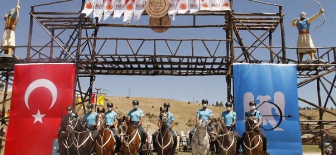 MALAZGİRT ZAFERİNE SALGIN YASAĞI YOK! 30 AĞUSTOS ZAFER BAYRAMINA YASAK