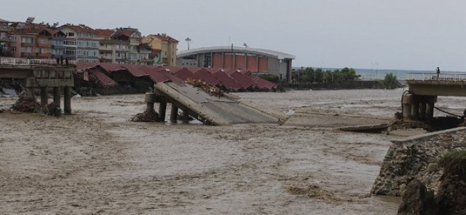 BATI KARADENİZ'DE YAŞANAN SEL FELAKETİNDE CAN KAYBI 27'YE YÜKSELDİ