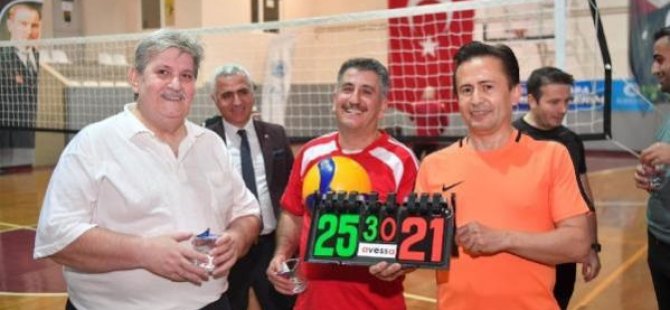 TUZLA’DA 2’İNCİ KURUMLAR ARASI VOLEYBOL TURNUVASI BAŞLADI