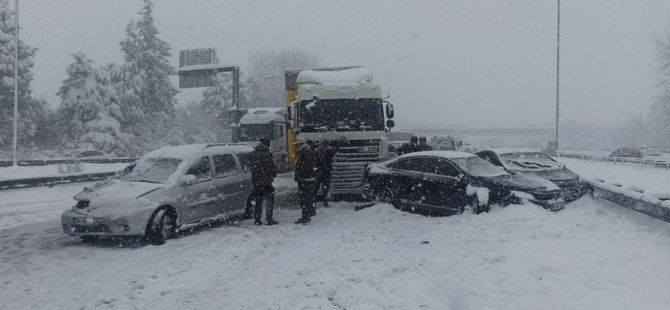 TEM OTOYOLU'NDA FECİ KAZA!  30 ARAÇ BİRBİRİNE GİRDİ