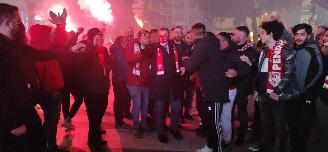 PENDİKSPOR TARAFTAR GRUBU MAGNİFİCO 15. YILINI COŞKUYLA KUTLADI