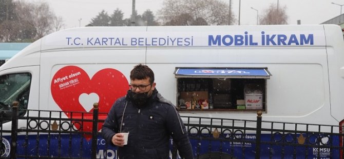 KARTAL BELEDİYESİ'NDEN SOĞUK HAVADA VATANDAŞLARA SICAK ÇAY VE ÇORBA İKRAMI