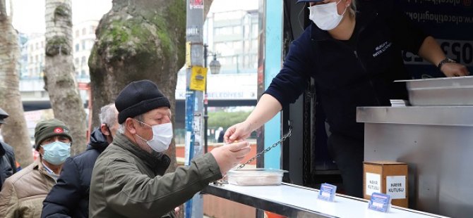 KARTAL BELEDİYESİ'NDEN VATANDAŞLARA KANDİL SİMİDİ VE HAYIR LOKMASI İKRAMI