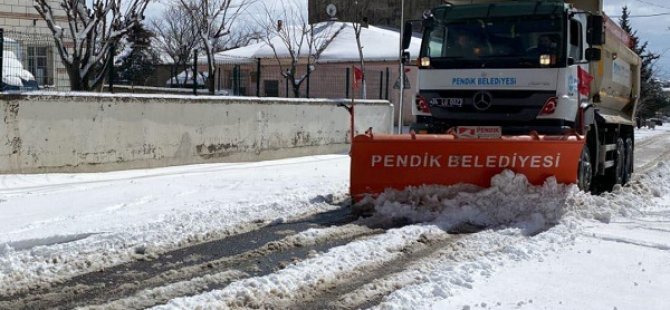 PENDİK'TE KARLA MÜCADELE  ÇALIŞMALARI TÜM HIZIYLA SÜRÜYOR