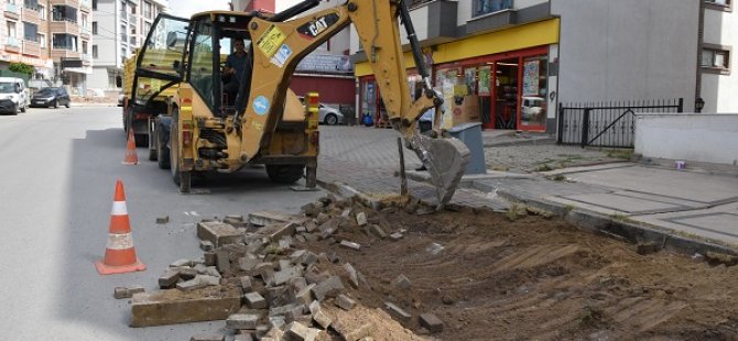 KENT GENELİNDE KALDIRIM YENİLEME ÇALIŞMALARI SÜRÜYOR