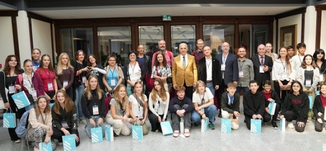 İSTANBULU GEZMEYE ÜMRANİYE BELEDİYE BAŞKANI İSMET YILDIRIM İLE BAŞLADILAR