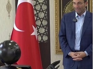 TÜRKİYE'NİN İLK İNSANSI ROBOTU MİNİK ADA'DAN  BAŞKAN AHMET CİN'E'' PENDİK'İ EN AKILLI ŞEHİR YAPMIŞSINIZ''