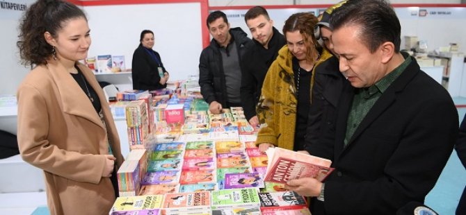 TUZLA BELEDİYESİ 5’İNCİ KİTAP FUARI SEZAİ KARAKOÇ ANISINA BAŞLADI