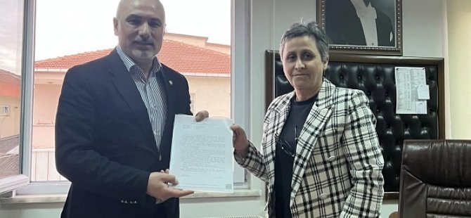 İYİ PARTİ PENDİK İLÇE BAŞKANI SÜLEYMAN TURAN MAZBATASINI TESLİM ALDI