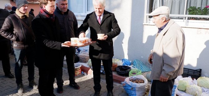 BAŞKAN NURETTİN GÜNEY'DEN ÜRETİCİ PAZARINDA VATANDAŞLARA SICAK ÇORBA İKRAMI