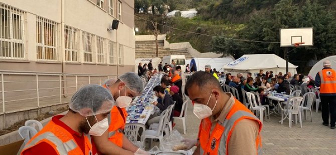 KARTAL BELEDİYESİ DEPREM BÖLGESİ HATAY'DA İFTAR SOFRALARINDA BİR ARAYA GELİYOR