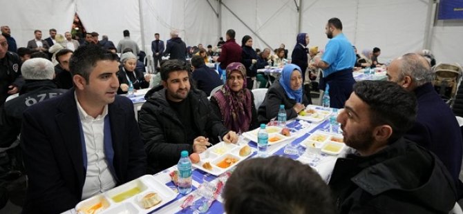 BAŞKAN GÖKHAN YÜKSEL İFTARINI HASTA YAKINLARIYLA AÇTI