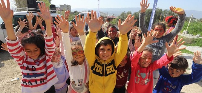 HATAYLI DEPREMZEDE ÇOCUKLAR 'ÇOCUK ŞENLİĞİ'Nİ ÇOK SEVDİ