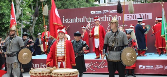 İSTANBUL'UN FETHİ'NİN 570. YIL DÖNÜMÜ PENDİK'TE MEHTER YÜRÜYÜŞÜ İLE KUTLANDI