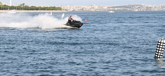 TUZLA'DA DÜZENLENEN SU SPORLARI FESTİVALİ NEFES KESTİ