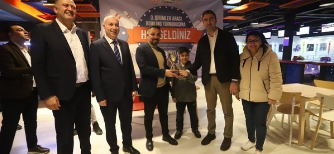 KARTAL BELEDİYESİ BOWLİNG TURNUVA ŞAMPİYONLARI KUPALARINI BAŞKAN YÜKSEL'DEN ALDI