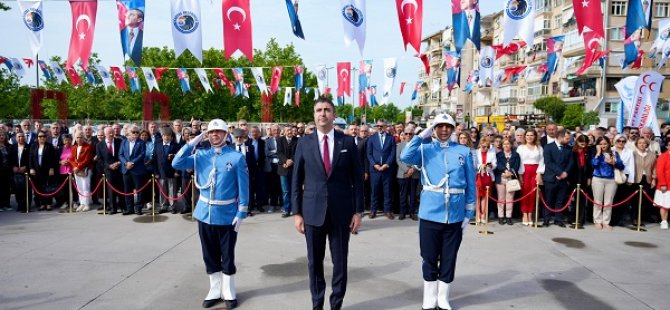 KARTAL'DA 19 MAYIS TÖRENLERİ ATATÜRK ANITI'NA ÇELENK SUNUMU İLE BAŞLANDI