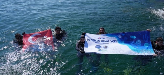 KARTAL'DA MARMARA DENİZİ GÜNÜ NEDENİYLE SAHİL TEMİZLİĞİ GERÇEKLEŞTİ