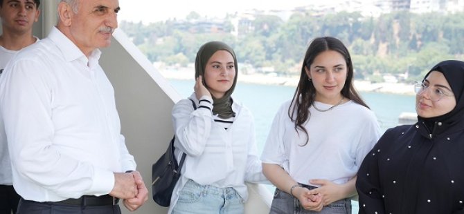 BAŞKAN YILDIRIM’DAN ÖĞRENCİLERE MEZUNİYET HEDİYESİ: İSTANBUL’DA BOĞAZ TURU