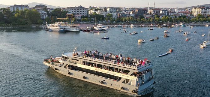 TUZLA'DA DENİZ KEYFİ: CANLI MÜZİK GÜN BATIMI VE ADALAR MANZARASI