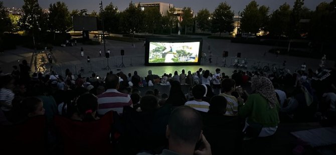 AÇIK HAVA SİNEMALARI “RAFADAN TAYFA” İLE BAŞLADI