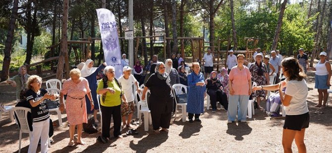 TUZLA BELEDİYESİ'NDEN 65 YAŞ ÜSTÜ EMEKLİLERE YOGA ETKİNLİĞİ