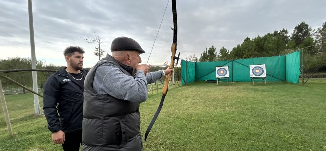 DÜNYA YAŞLILAR GÜNÜ'NDE SPOR YAPIP MÜZİK DİNLEDİLER