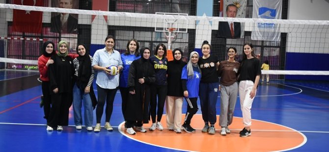 PENDİK BELEDİYESİNDEN VOLEYBOLSEVERLERE ÜCRETSİZ SPOR ETKİNLİĞİ