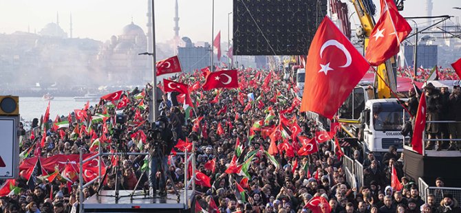 İSTANBUL'DA BİNLERCE VATANDAŞ GAZZE İÇİN YÜRÜYÜŞE GEÇTİ