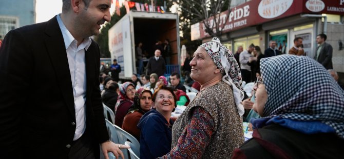 KARTAL BELEDİYESİ'NİN AÇIK HAVA SOKAK İFTARLARI BİNLERCE VATANDAŞI AYNI SOFRADA BULUŞTURUYOR