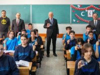 BAŞKAN YILDIRIM ÖĞRENCİLERE DİJİTAL SINAV PLATFORMU KARTLARINI DAĞITTI