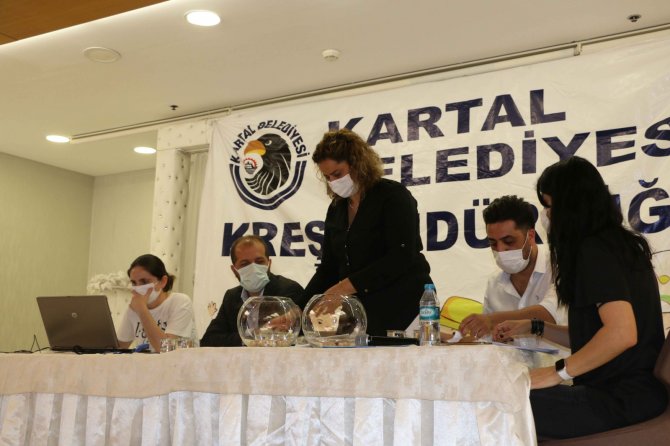 kartal-belediyesi-kres-kayitlari-icin-noter-huzurunda-kura-cekildi-3.jpg