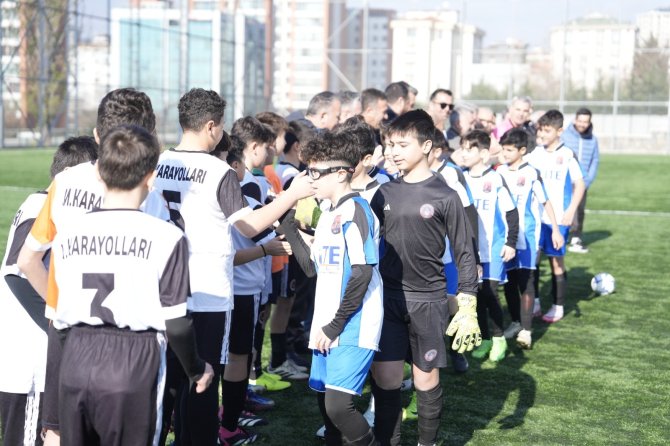 kartal-belediyesi-u-13-somestr-cup-futbol-turnuvasinda-ilk-duduk-caldi-3.jpg