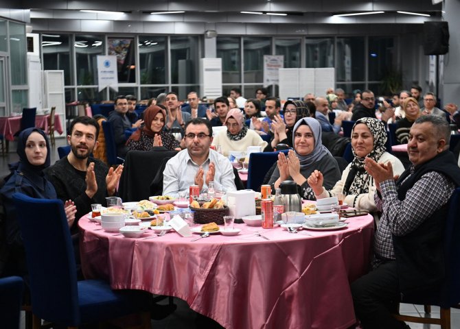 kaymakam-personeliyle-iftar-sofrasnda-bir-araya-geldi-1jpg.jpg